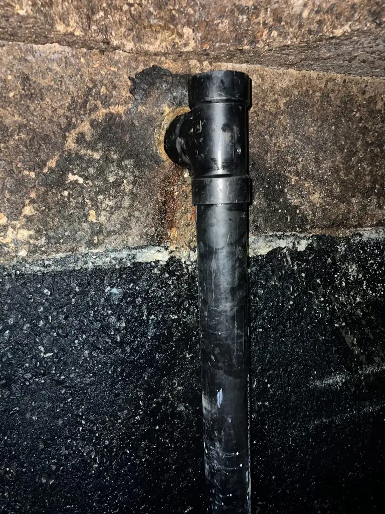 grease trap baffle T repair service in a Los Angeles commercial kitchen grease management system