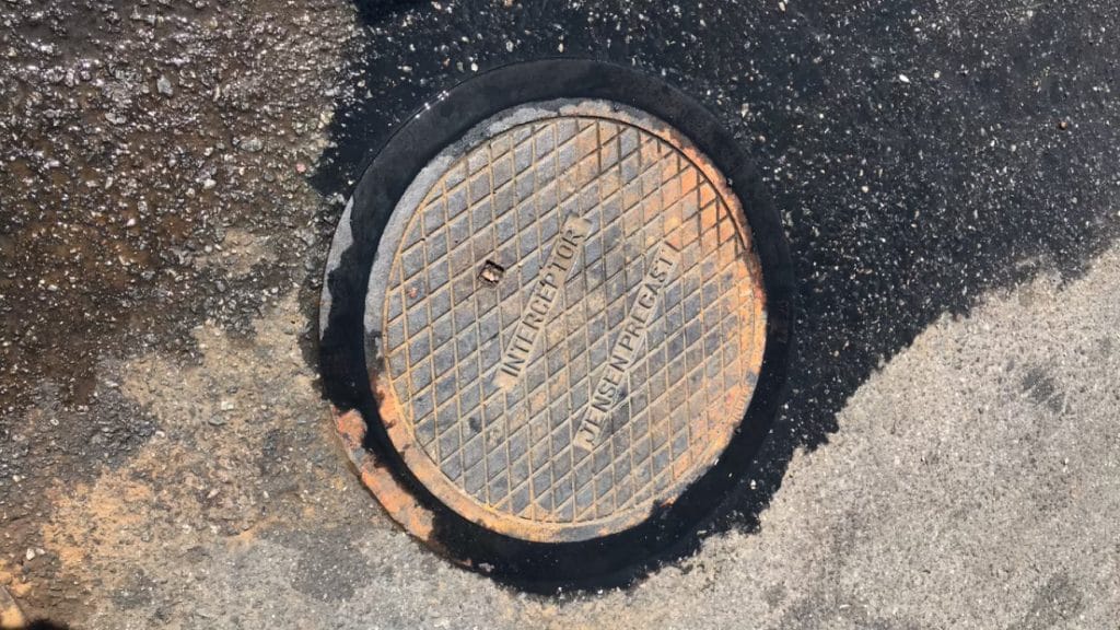 Overflowing Grease Interceptor Needing Emergency Pumping Los Angeles